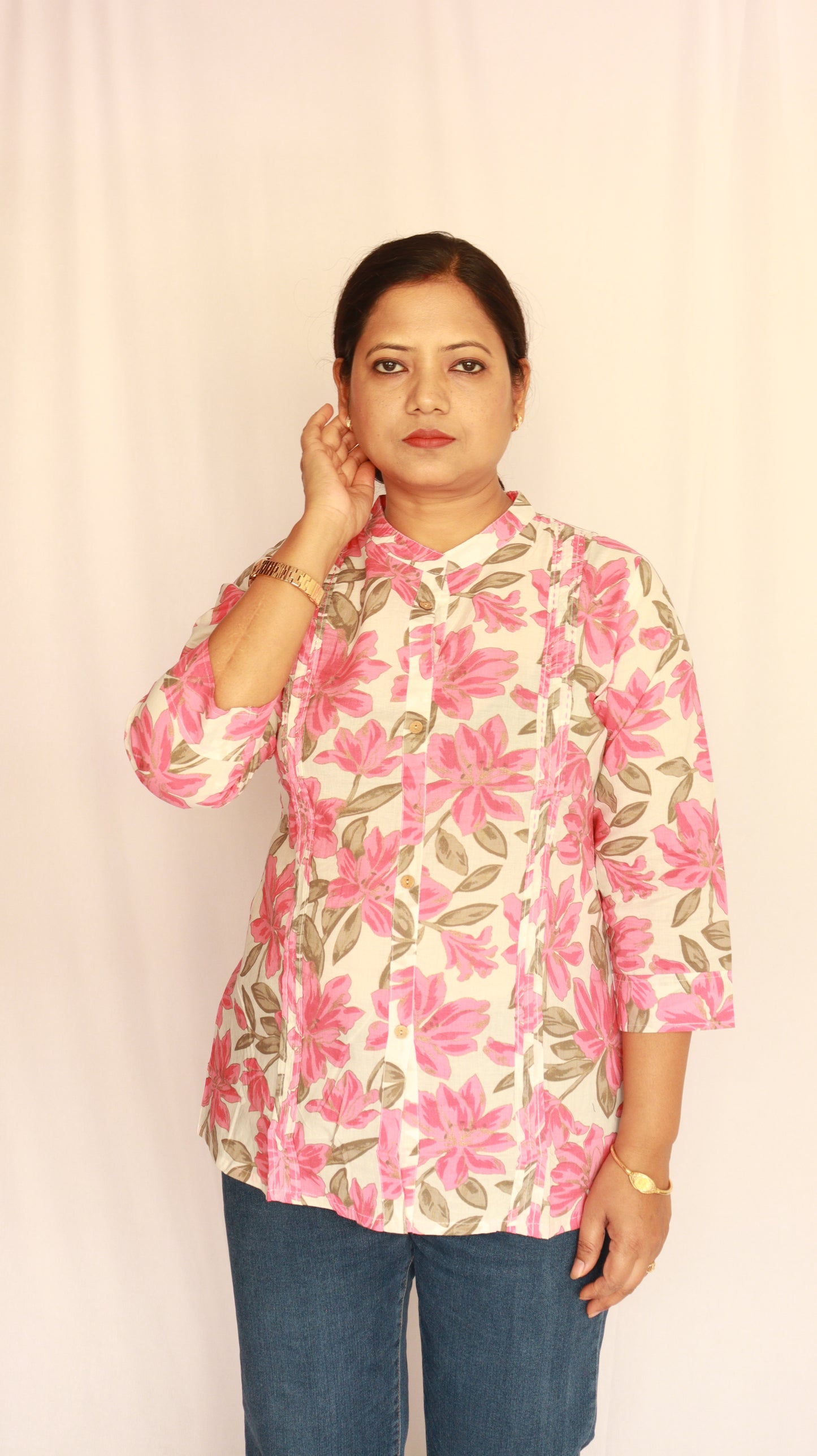 Gulabi Sitara Short Kurti
