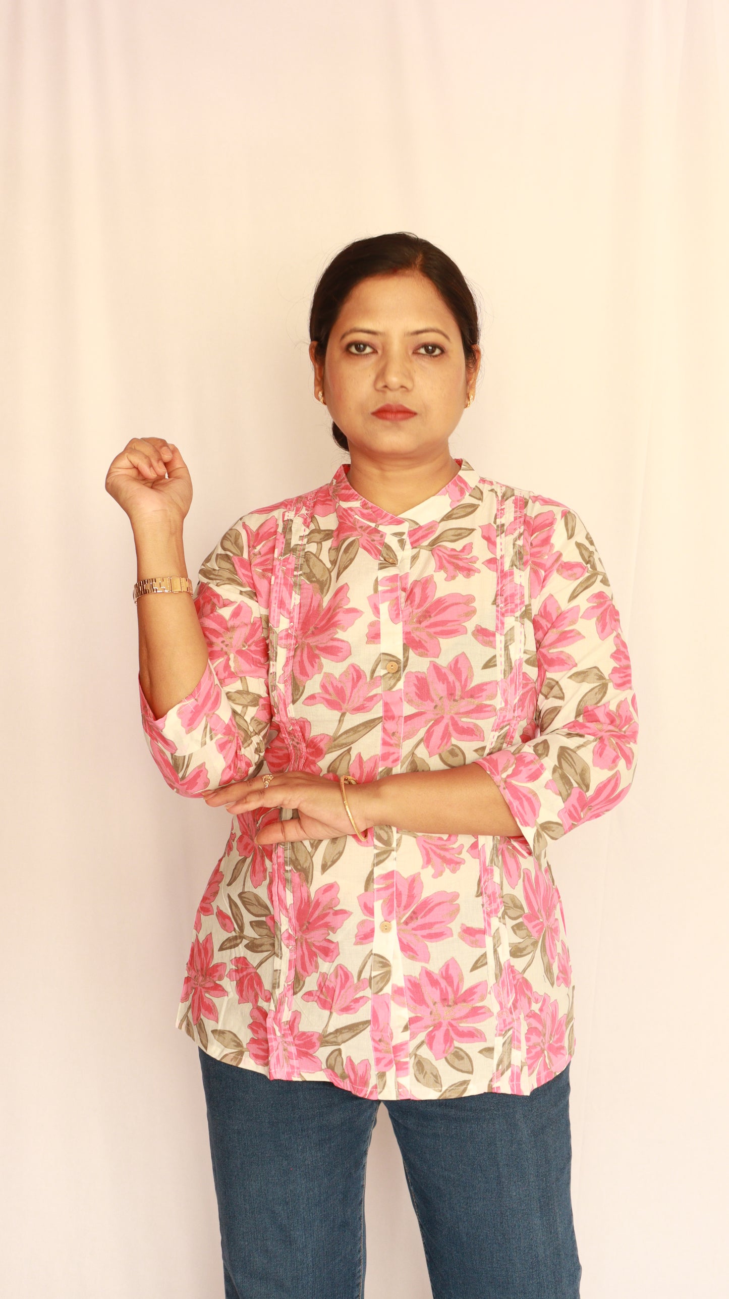 Gulabi Sitara Short Kurti
