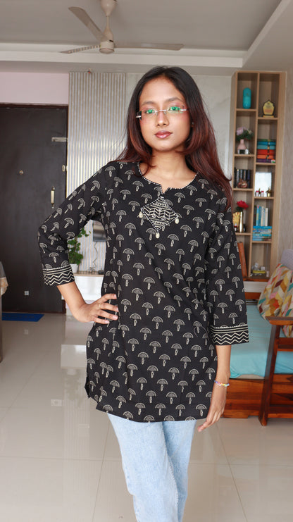 Tvesa Short Kurti - Black